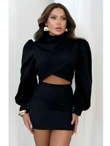 Modern Women's Set With Cropped Top With Puffed Sleeves And High Collar, With Asymmetrical Detail That Highlights The Waist, Tight High-Waisted Skirt That Enhances The Curves. Perfect Look For Occasions When You Want To Dare With Elegance. - 黑色 - 查看 1