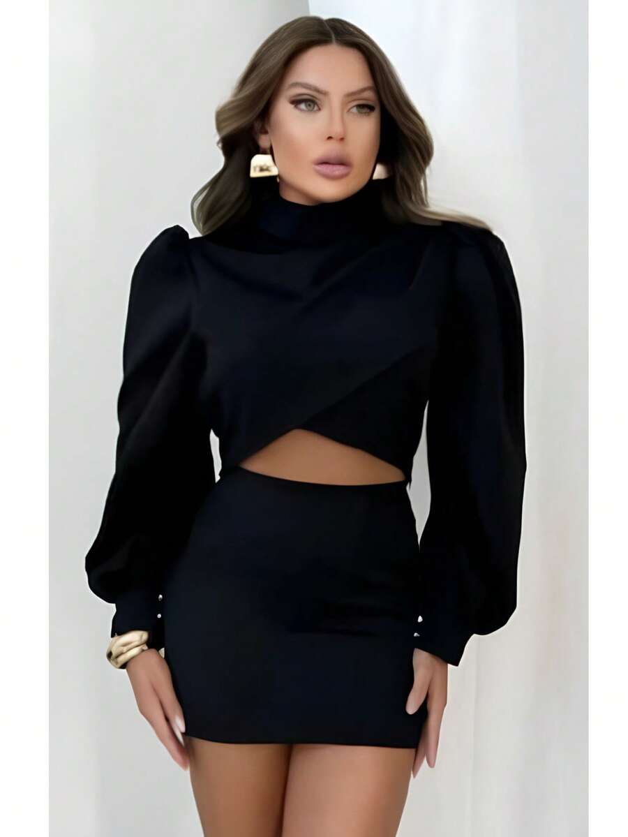 Modern Women's Set With Cropped Top With Puffed Sleeves And High Collar, With Asymmetrical Detail That Highlights The Waist, Tight High-Waisted Skirt That Enhances The Curves. Perfect Look For Occasions When You Want To Dare With Elegance. - 黑色 - 查看 1