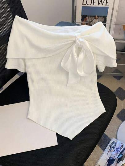 女士优雅白色罗纹针织翻领露肩短袖修身上衣，缎带装饰休闲衬衫