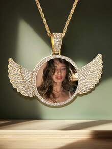 Collar personalizado con colgante de alas de ángel con cristales de strass, colgante de foto personalizado, estilo hip hop - Multicolor - Ver 8