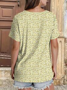 Camiseta casual de vacaciones de manga corta con cuello en V y fruncido con estampado floral pequeño para mujer talla grande, amarillo de verano - Amarillo - Ver 4