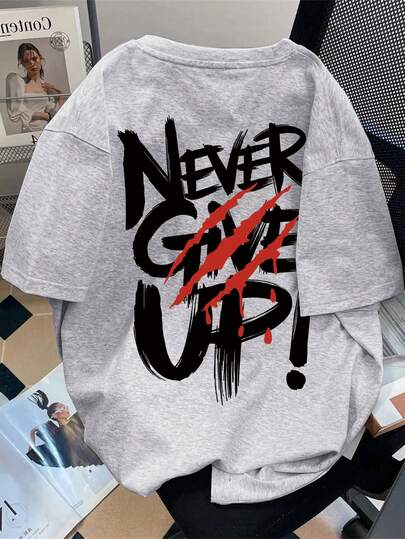 男童短袖T恤，采用英文涂鸦风格图案——休闲宽松，运动风短袖圆领T恤——完美的夏季礼物，适合春夏季在学校和户外活动穿着