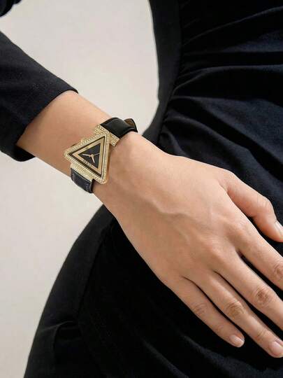 Guess Reloj de mujer con triángulo de cristal GW0504L5, caja en tono dorado, correa de cuero negro, decoración de cristales brillantes, reloj de pulsera de lujo de cuarzo, elegante para fiestas y uso diario, regalo ideal para su cumpleaños y graduación