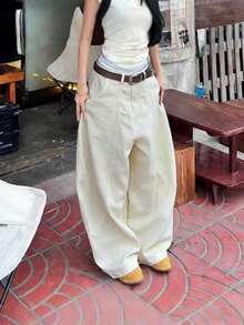 Calça cargo feminina casual estilo retrô americano, com pernas largas e modelagem flare, comprimento até o tornozelo, jeans de cor sólida que afina a silhueta, com bolsos e fechamento em zíper para uso diário. - Bege - Ver 2