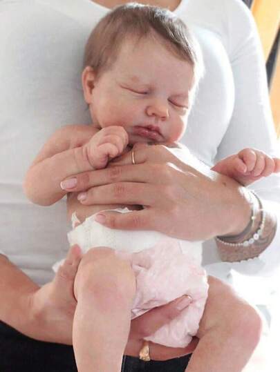 22 Zoll Babypuppe Mit Stoffkörper, Weiß - Inklusive Kleidungsset, Magnetische Beruhigende Gegenstände Und Geburtsurkunde, Spielzeug