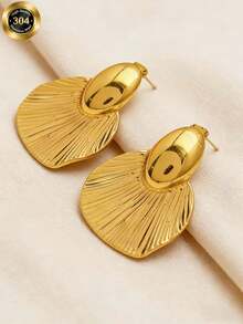 OBOVAY 304 Stainless Steel Gold-Plated Smooth Fan-Shaped Earrings, Vintage Textured Craft Design - Luxurious High-End, Outstanding Style, Versatile And Practical. Suitable For Birthday Gifts, Anniversary Gifts, Daily Commute, Dates Or Formal Occasions. Ideal Beach Accessory For Women, Great Choice For Valentine's Day Gift. Jewelry Style, Gold Color. - Gold - View 1