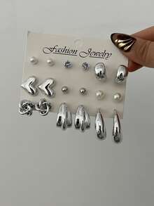 Set Anting-Anting Hati Asimetris Minimalis 18 Buah dengan Mutiara Imitasi, Cocok untuk Kencan, Liburan, Pemakaian Sehari-hari, dan Hadiah Pesta untuk Wanita - Perak - View 4