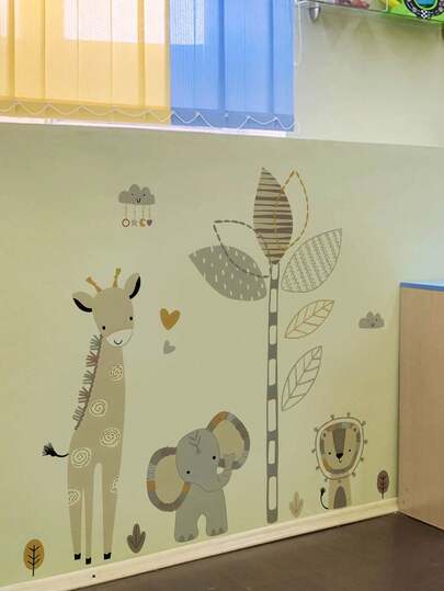 1片多尺寸PVC可移除墙贴，卡通图案，适合儿童房装饰，包含树枝上的小鸟、足球、月亮上的绵羊、可爱动物等图案，适用于卧室、客厅、书房、餐厅、浴室、家居墙面装饰。