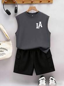 青少年男童休闲“LA”字母及标语设计无袖背心+工装裤两件套，舒适新款春夏装 - 深灰色 - 查看 2