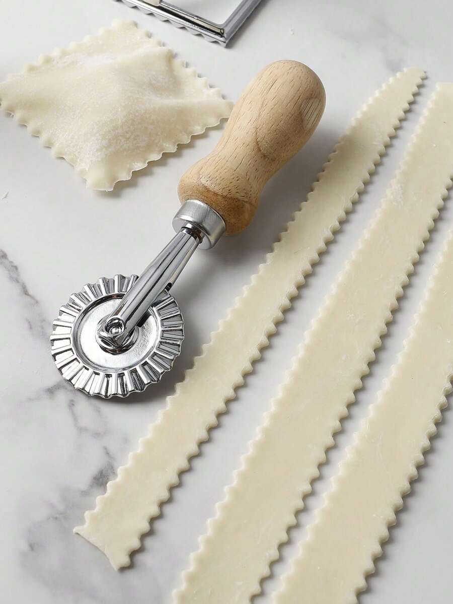 1pc Stainless Steel Wavy Edge Baking Knife With Wooden Handle, 7cm, Easy To Clean, Comfortable Grip, Minimalist Baking Knife, Suitable For Home Baking, Dumpling And Pasta Making, New Year DIY Baking Accessory, Kitchen Essential