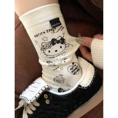 SANRIO 1双可爱中筒袜 - 柔软透气舒适的日式女士长袜，印有可爱卡通人物图案。柔软透气的中筒袜，透气舒适，可机洗 - 多用途，适合所有季节，时尚袜子，适合搭配户外运动鞋，是户外旅行的理想配饰，也是送给朋友和情侣的礼物。