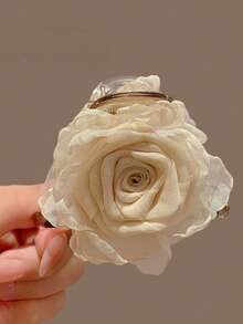 1个雪纺玫瑰花发夹，适合女性日常通勤、休闲外出、舞会、派对、度假、邮轮旅行等各种场合，是度假和邮轮旅行的必备单品。 - 彩色 - 查看 11