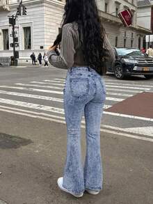 GILIPUR 新款女士喇叭牛仔裤，适合秋、冬、春三季穿着。优雅时尚，休闲百搭，弹力面料修饰身形，复古浅蓝色调更添性感魅力。无论是圣诞节、新年、情人节、约会、休闲穿着、下午茶，还是作为节日礼物，都是绝佳之选。 - 雪花 - 查看 8