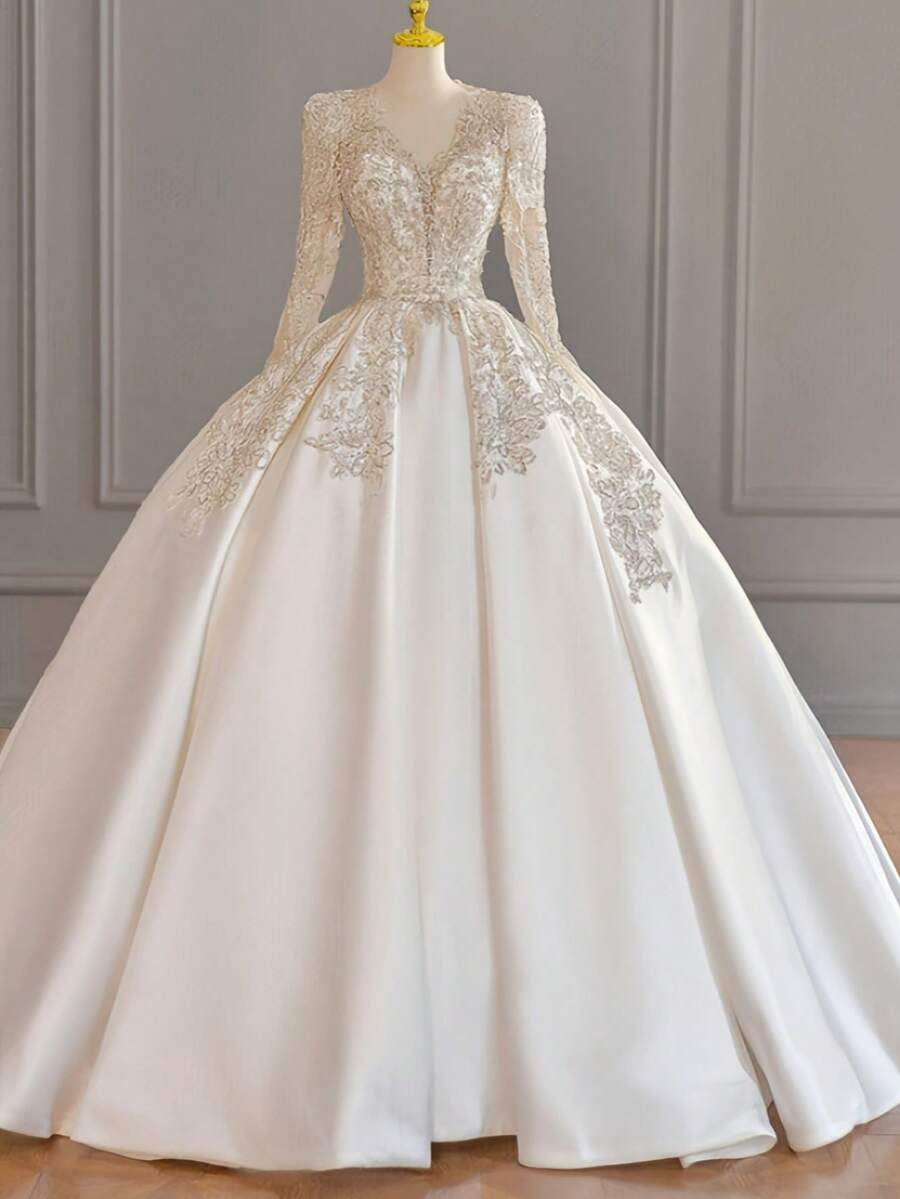 Alluring Deep V-Neck A-Line Wedding Dress With Long Sleeves And Floral Appliqué In Satin – Sophisticated Floor-Length Bridal Gown Featuring A Daring Neckline Design, Full-Length Fitted Sleeves, Intricate Floral Embellishments, And Lustrous Satin Silhouette, Perfect For Weddings, Christmas Galas, Halloween Balls, Formal Dances, Birthday Celebrations, And Special Evening Events. A Versatile Choice For Wedding Receptions, Holiday Parties, Anniversary Dinners, Luxury Getaways, Black-Tie Occasions, Cocktail Gatherings, Bridal Showers, Wedding Guest Attire, Graduation Formals, Homecoming Events, And As A Contemporary Bridesmaid Or Statement Evening Gown. - 白色 - 查看 1