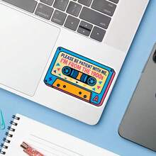 1张“请耐心等待，我来自1900年代”贴纸，趣味磁带笔记本电脑贴纸，复古90年代混音带黑胶唱片贴纸，千禧一代礼物，防水易撕水瓶贴纸，复古磁带保温杯贴纸，潮流怀旧笔记本贴纸，送给90后学生的完美礼物，讽刺老灵魂汽车贴纸，易贴复古笔记本电脑黑胶唱片贴纸，趣味1900年代幽默水瓶贴纸，可爱磁带笔记本装饰，80年代90年代美学保温杯黑胶唱片贴纸，送给千禧一代和X世代的理想礼物 - S1798 - 查看 5