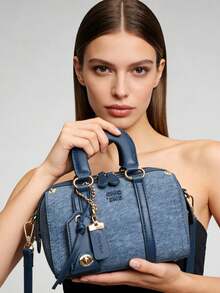 Neue Mode einfarbige Damen Handtasche, aus PU-Material gefertigt, in Dunkelblau, dekoriert mit Buchstaben-Dekor und Anhänger mit englischem Buchstaben. Im Boston Bag Stil entworfen, mit rosa Perlenanhänger, rautenförmigem Muster oben, Doppelgriffen und verstellbarem langem Schultergurt. Glatter Reißverschluss, geeignet für Arbeitswege, Ausflüge, Dates und den täglichen Gebrauch von Frauen. - Blau - Übersicht 6