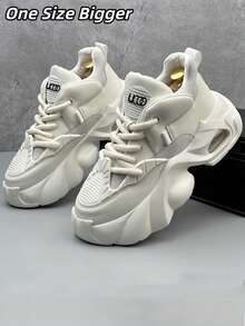 Botas blancas de tacón alto de alta calidad y talla grande para hombres, zapatillas deportivas gruesas con suela elevada y transpirables, zapatos casuales blancos de tacón alto con amortiguación de aire y suela gruesa, zapatos deportivos versátiles de alta calidad con amortiguación de aire y suela gruesa, adecuados para (logotipo en la lengua distribuido al azar) - blanquecino - Ver 3