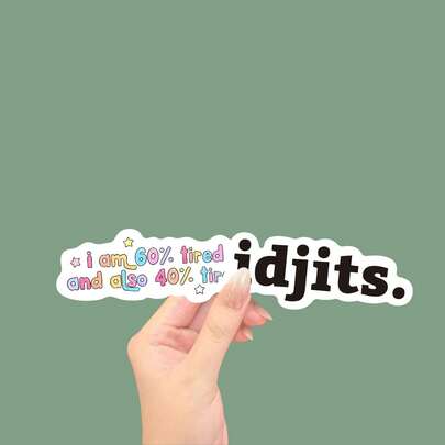 Pegatina "Cansado y también cansado" | Pegatinas de salud mental, regalos de amor propio, arte, estresado, niña con sueño, vinilo brillante, reutilizable - Pegatina de vinilo inspirada en la serie IDS - Logotipo IDS en negrita (blanco y negro) para portátiles, - Acabado mate autoadhesivo, accesorio de un solo uso para fans, diseño icónico de la serie de TV