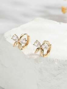 一对闪亮立方氧化锆蝴蝶结耳环，简约优雅，适合女性和女孩日常佩戴 - 彩色 - 查看 1