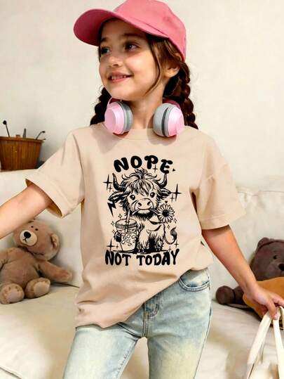 This Girls' Short-Sleeved T-Shirt Features A Unique Calf Print And A Soft Crew Neck Design, And Is A Casual Apricot-Colored T-Shirt