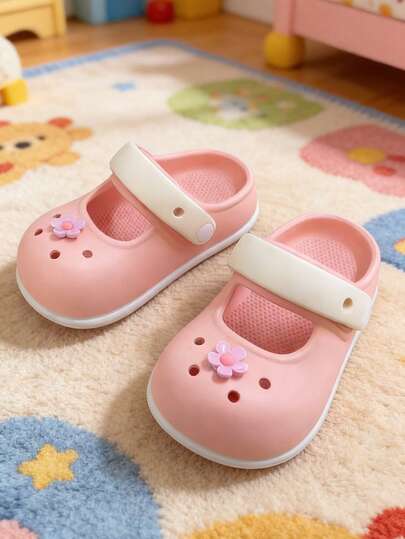 休闲透气EVA材质拖鞋，饰有可爱卡通配件，速干轻便，鞋底柔软，适合室内/室外淋浴、海滩和游泳池穿着。