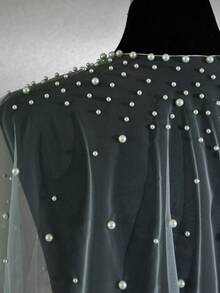 一件女士珍珠披肩开衫，配有胸针，袖套式薄网眼外套，适合女士出席婚礼、晚宴、派对等场合。 - 彩色 - 查看 5