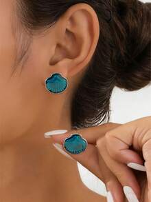 1 Pair Minimalist Colorful Glazed Shell Shaped Alloy Stud Earrings, Green Color Earrings Suitable For Women's Daily, Party, Holiday Wear - Shell Earrings - View 1
