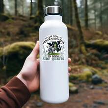 1 pieza Pegatina "Haciendo misiones secundarias", pegatina de portátil de caballero de dragón divertida, meme de juegos de vinilo, regalo de procrastinación, pegatina resistente al agua y despegable para botella de agua, pegatina de vaso de fantasía de dragón, vinilo de cuaderno de jugador, regalo perfecto para fans de RPG, pegatina de coche de caballero linda - S1945 - Ver 3