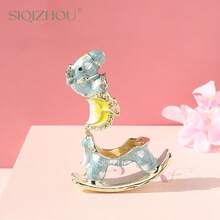 SIQIZHOU 1个迷你珐琅旋转木马首饰盒，是生日装饰的理想之选。这款小巧的摇摇马首饰盒是存放耳环、项链和戒指的绝佳选择，也可作为桌面装饰收纳盒和可爱的纪念礼物。 - 彩色 - 查看 3