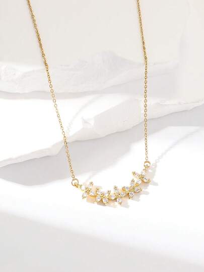 1件精致花朵吊坠项链，优雅简约，适合女性和女孩日常佩戴