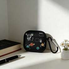 Funda protectora con elemento de astronauta compatible con auriculares inalámbricos Bluetooth de Apple, funda resistente a arañazos y golpes compatible con la funda de carga de auriculares Bluetooth de Apple - Negro - Ver 3