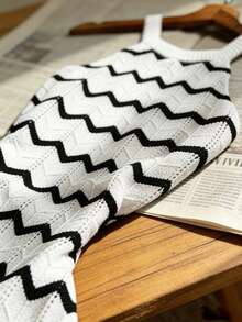 女士时尚优雅休闲度假通勤黑白拼接波浪镂空设计无袖露背针织迷你连衣裙，适合婚礼宾客、夏季春季穿着 - 黑與白 - 查看 4