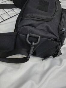 这款男士单肩斜挎腰包采用酷炫的纯色设计，并以防水黑色牛津布面料制成。 - 黑色 - 查看 6