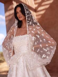 Luxury Satin A-Line Wedding Gown, Sweetheart Strapless Bodice With Beaded Lace Appliqué, Sleeveless Elegant Bridal Dress With Voluminous Skirt And Cathedral-Length Train; Regal And Refined Style Showcasing Graceful Femininity And Grand Presence, Featuring High-Quality Heavy Satin With Soft Matte Sheen, Sculpted Fit-And-Flare Silhouette And Structured Draping, Enhanced By Intricate Floral And Leaf Beading For Elevated Detail; Designed For Castle Ceremonies, Church Weddings And Outdoor Estate Venues, With Optional Lace Veil Overlay For A Sheer Layered Look, Flowing Open Back With Hidden Zipper For A Clean Finish, Perfect For Weddings, Christmas Celebrations, Halloween Events, Formal Balls, Birthday Galas, Engagement Parties, Evening Receptions, Photoshoots And Other Unforgettable Special Occasions - 白色 - 查看 3