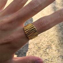 VKHK 1枚18K镀金不锈钢纹理宽戒指，适合男士日常佩戴，可作礼物赠送。 - 寬厚戒指 - 查看 6