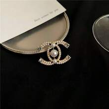 1Pc High-End Double C Pearl Diamond Brooch - French Chic Letter Pin Temperament Corsage For Suit Party Anti-Slip Gift Accessory - Gold - View 13