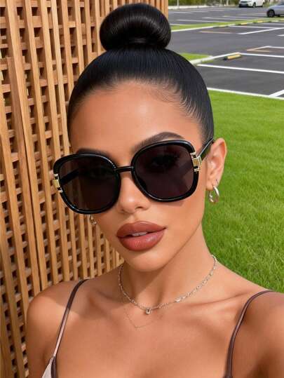 1副塑料几何多色经典精致优雅生活女士时尚眼镜，适合日常生活、街拍、户外休闲活动、夏季音乐节等场合佩戴。