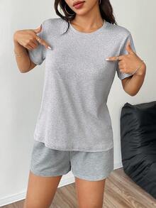 Bộ hai áo thun nữ tay ngắn kiểu dáng thường ngày. Bạn có thể thêm văn bản/hình ảnh của riêng mình (thiết kế huy hiệu/logo công ty/ảnh gia đình/ảnh tự chụp). - màu đen - Xem 5