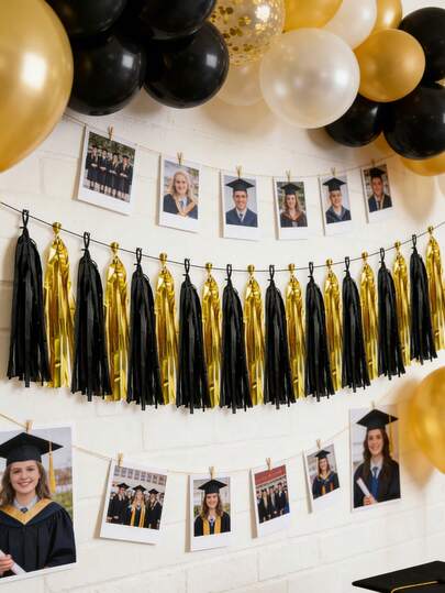 Juego de borlas y banderas negras y doradas, el talla grande vendido de la temporada de graduación 2026. Decoración de pared para fotografías de fiestas estudiantiles, telón de fondo para ceremonias de graduación, accesorios fotográficos para la atmósfera de graduación