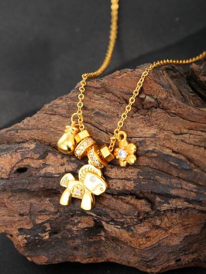 1件24K镀金精致中式哑光质感十二生肖马镶嵌立方氧化锆“财富”吊坠项链，可调节长度，适合女性日常佩戴、派对、聚会、下午茶、宴会等场合。是送给女友、妻子、母亲、朋友、节日、社交场合的绝佳礼物。