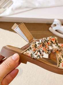 1 Pair Girls Hollow Breathable Princess Flat Sandals, Children Soft Bottom Non-Slip Student Campus Shoes, Infant Toddler Walking Shoes, Versatile Fashion Casual British Style Roman Sandals, Suitable For Summer Wear - Yellow - View 9