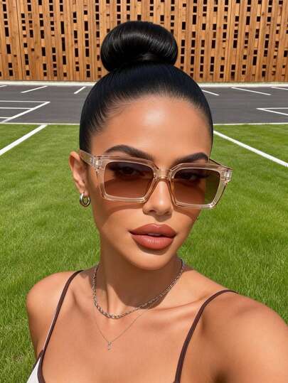 1副塑料几何全框女士时尚眼镜，流行设计，适合街头摄影、热带海滩度假、家庭出游、外出等场合，适合所有脸型。