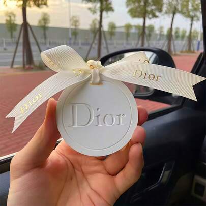 M.Dior 1 قرص عطري للعطور العطرية، رائحة دائمة، مع شريط مقاوم للماء، أقراص العطور العطرية لعيد الميلاد، عصرية وفاخرة، لوازم عيد الميلاد، ديكور غرفة النوم، ديكور المنزل، ديكور الحمام، أقراص العطور العطرية للسيارة، قلادات زخرفية، لوازم الحفلات، منتجات هدايا عيد الميلاد، مناسبة للهدايا والديكور في عيد الميلاد وعيد الحب وغيرها