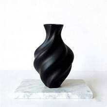 ORIZZONTE Vase décoratif moderne aux lignes ondulées en spirale – Design sculptural minimaliste pour fleurs, fleurs artificielles et compositions florales – Idée cadeau pour la maison ou le bureau – 100 % fabriqué en Italie, expédié d'Italie - noir - Voir 5