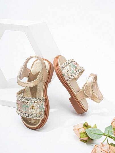 A Pair Of Stylish And Cute Embroidered Baby Sandals, Comfortable And Versatile Girls' Shoes For Summer Girls.