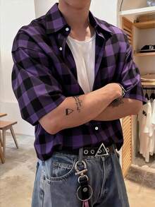 WAIT HIM Camisa casual de manga corta con estampado de cuadros para hombres - Morado - Ver 1