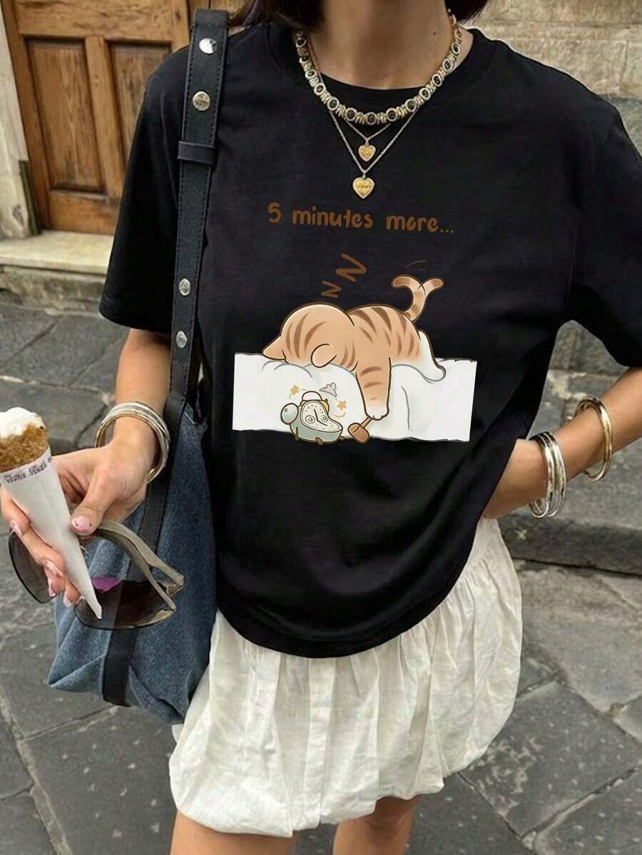 SimpieAndVersatileDesign1 pieza Camiseta de mujer de manga corta y cuello redondo para verano, con estampado de letras inglesas "Gato durmiendo", adecuada para verano, playa, calle, fiestas diarias. Top elegante de vacaciones Y2K, conjunto casual de verano, ropa de vacaciones para mujerCottonT-Shirt - Negro - Ver 1