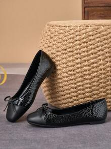 MonaNise 女士时尚方头套脚鞋,饰有米色蝴蝶结,平底,适合户外活动和秋季休闲穿着,有黑色、白色、酒红色、卡其色可选,百搭实用 - 黑色 - 查看 6