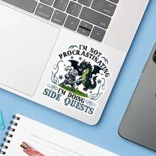 1 pieza Pegatina "Haciendo misiones secundarias", pegatina de portátil de caballero de dragón divertida, meme de juegos de vinilo, regalo de procrastinación, pegatina resistente al agua y despegable para botella de agua, pegatina de vaso de fantasía de dragón, vinilo de cuaderno de jugador, regalo perfecto para fans de RPG, pegatina de coche de caballero linda - S1945 - Ver 5