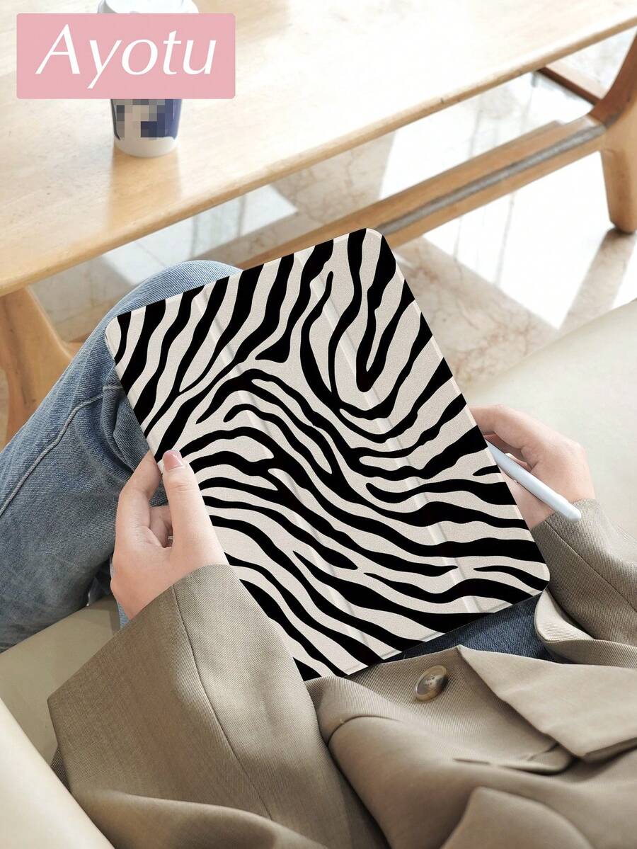 Ayotu 斑马纹平板电脑保护套和 Kindle 电子书保护套，兼容 iPad 10 代、11 英寸/Air 4 代/Air 7 代/9.7 英寸，兼容三星 Galaxy Tab A9 Plus，Kindle（11 代 - 2024 版）（6 英寸），Kindle Paperwhite 12 代 2024，时尚简约的图案使其成为绝佳的节日礼物。